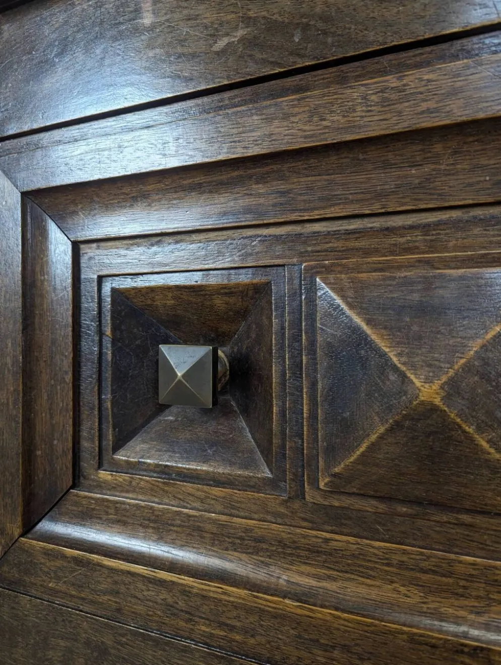 Enfilade Art Déco en chêne à décor de pointes de diamant