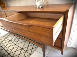 Enfilade basse en teck design scandinave