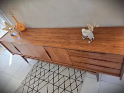 Enfilade basse en teck design scandinave