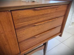 Enfilade basse en teck design scandinave
