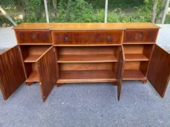 Enfilade / Buffet Secrétaire de Style Anglais — Ronce de Bois & Cuir