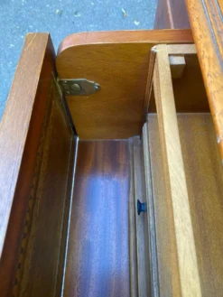 Enfilade / Buffet Secrétaire de Style Anglais — Ronce de Bois & Cuir