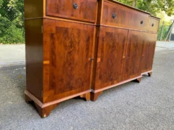 Enfilade / Buffet Secrétaire de Style Anglais — Ronce de Bois & Cuir
