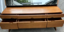 Enfilade coiffeuse en teck des années 1960 /70