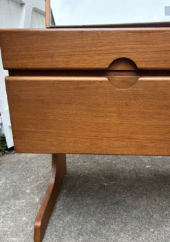 Enfilade coiffeuse en teck des années 1960 /70