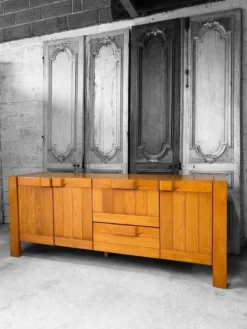 Enfilade en orme massif circa 1970-80 attribuée à Maison REGAIN