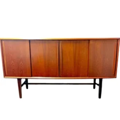 Enfilade en teck Svend åge Madsen, Danemark années 60