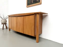 Enfilade galbée Maison Regain en orme massif, 1970