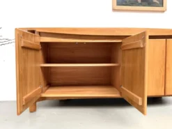 Enfilade galbée Maison Regain en orme massif, 1970