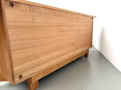 Enfilade galbée Maison Regain en orme massif, 1970