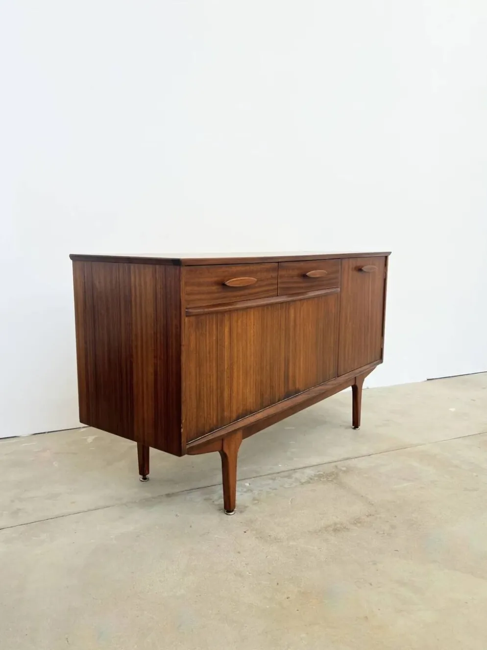 Enfilade Jentique en teck — 1 porte, 2 tiroirs & abattant bar, Angleterre années 50-60