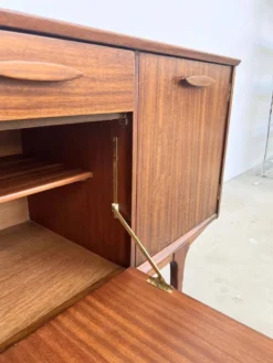 Enfilade Jentique en teck — 1 porte, 2 tiroirs & abattant bar, Angleterre années 50-60