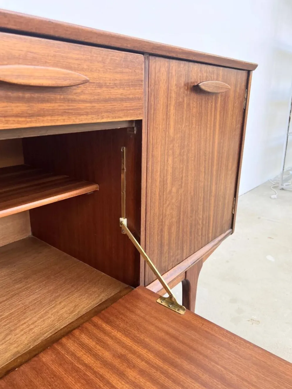 Enfilade Jentique en teck — 1 porte, 2 tiroirs & abattant bar, Angleterre années 50-60