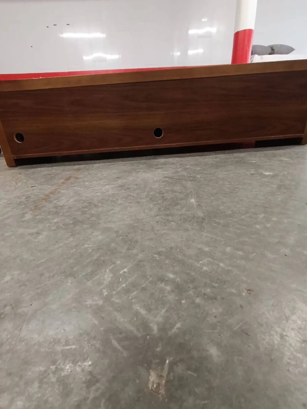 Enfilade / meuble tv cuir surpiqué par Michel boyer 60/70