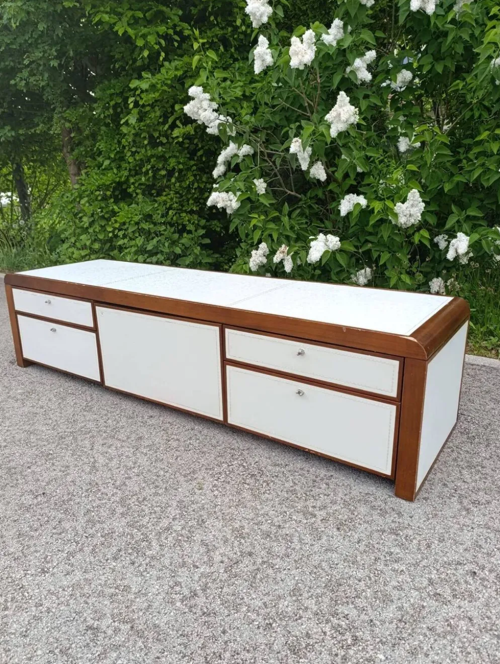 Enfilade / meuble tv cuir surpiqué par Michel boyer 60/70