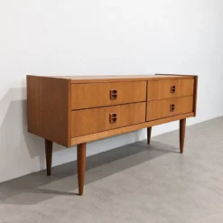 Enfilade mid-century en teck à quatre tiroirs