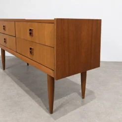 Enfilade mid-century en teck à quatre tiroirs