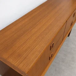 Enfilade mid-century en teck à quatre tiroirs