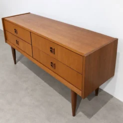 Enfilade mid-century en teck à quatre tiroirs