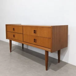 Enfilade mid-century en teck à quatre tiroirs