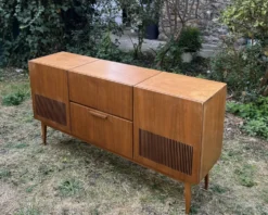 Enfilade mid-century tourne disque / meuble à vinyles