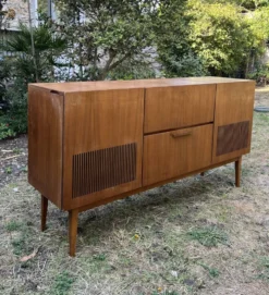 Enfilade mid-century tourne disque / meuble à vinyles