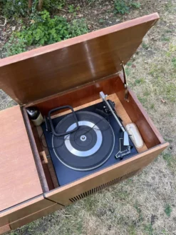 Enfilade mid-century tourne disque / meuble à vinyles