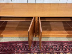 Enfilade 4 portes anglaise de la marque GPlan en teck des années 1970