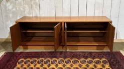 Enfilade 4 portes anglaise de la marque GPlan en teck des années 1970