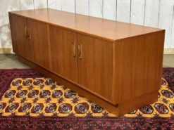 Enfilade 4 portes anglaise de la marque GPlan en teck des années 1970