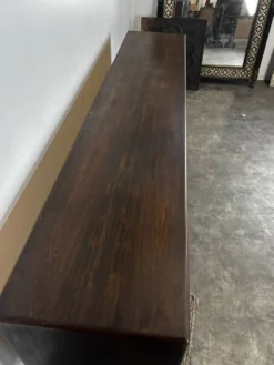 Enfilade scandinave en bois exotique deux portes quatre tiroirs années 60