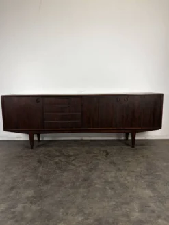 Enfilade scandinave en bois exotique deux portes quatre tiroirs années 60