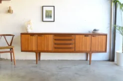 Enfilade Sequence par Younger 213 cm