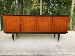Enfilade vintage années 50/60 style italien Vernis brillant & pieds compas