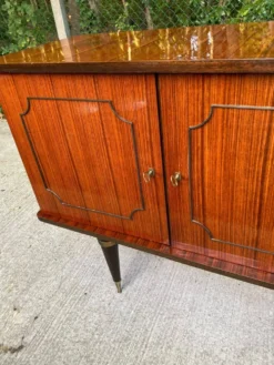 Enfilade vintage années 50/60 style italien Vernis brillant & pieds compas