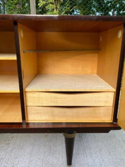 Enfilade vintage années 50/60 style italien Vernis brillant & pieds compas