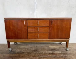✨ Enfilade vintage en bois – 3 tiroirs, 2 portes – Mobilier rétro ✨