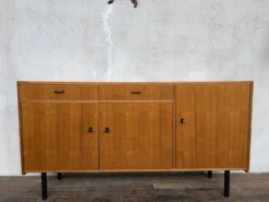 Enfilade vintage look scandinave pieds metal
