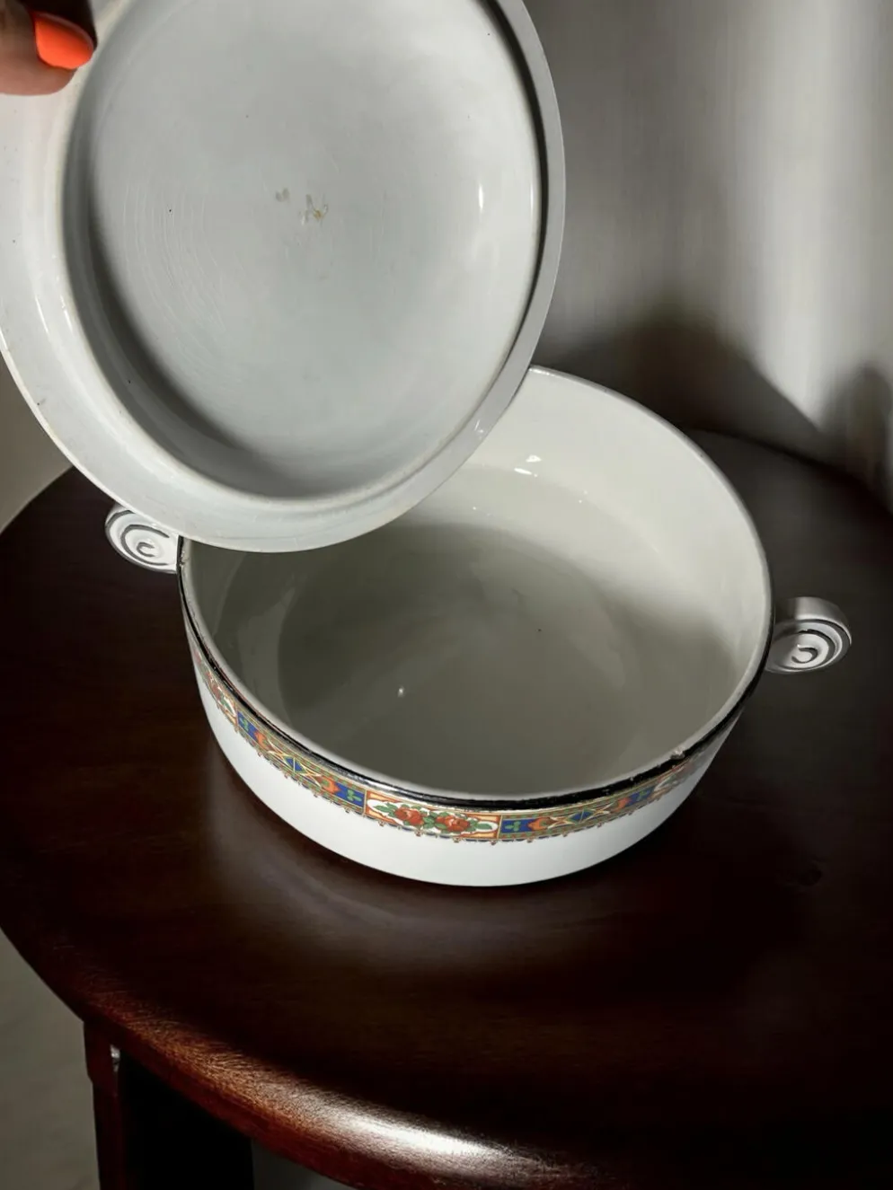Ensemble ancien en faïence d’Onnaing – légumier couvert et saucière –