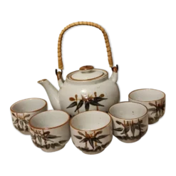 Ensemble asiatique d'une théière et ses tasses