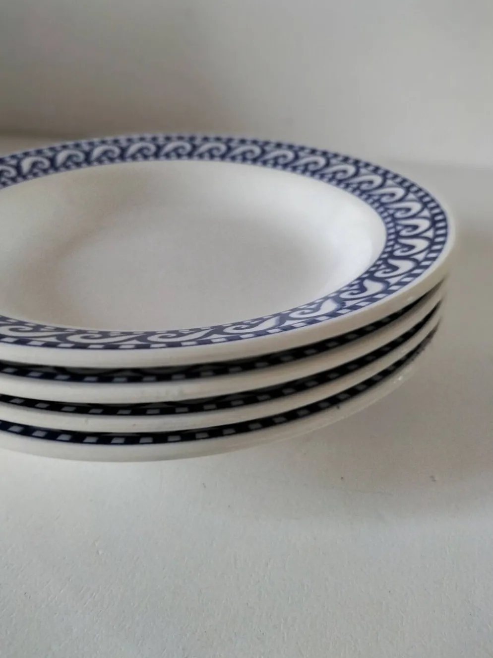 Ensemble 4 assiettes creuses vintage bleu marine