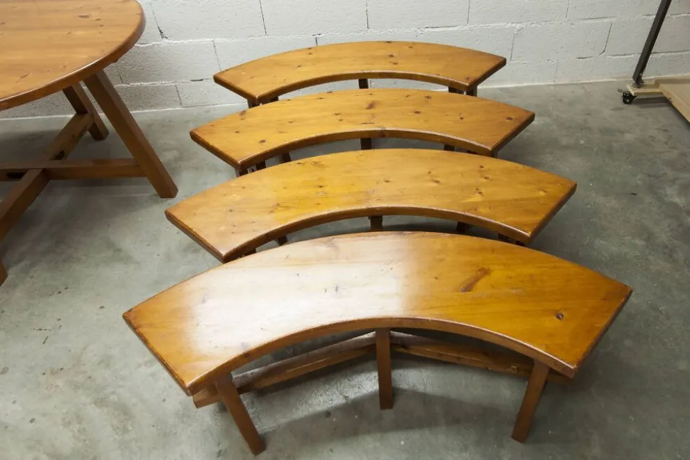 Ensemble brutaliste table ronde 113cm et ses 4 tabourets arrondis 1960