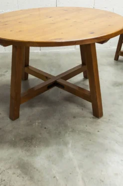 Ensemble brutaliste table ronde 113cm et ses 4 tabourets arrondis 1960