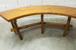 Ensemble brutaliste table ronde 113cm et ses 4 tabourets arrondis 1960