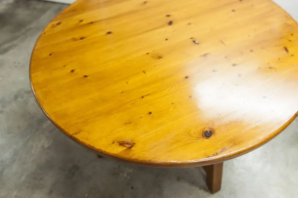 Ensemble brutaliste table ronde 113cm et ses 4 tabourets arrondis 1960