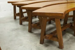 Ensemble brutaliste table ronde 113cm et ses 4 tabourets arrondis 1960