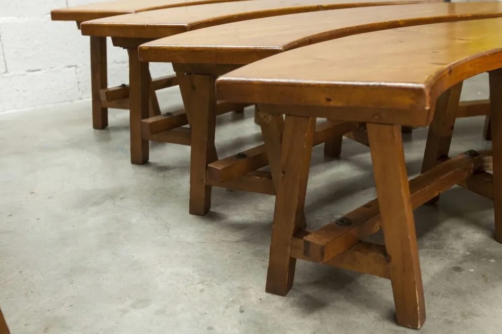 Ensemble brutaliste table ronde 113cm et ses 4 tabourets arrondis 1960