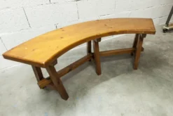 Ensemble brutaliste table ronde 113cm et ses 4 tabourets arrondis 1960