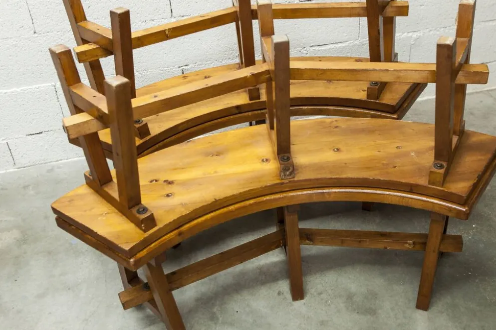 Ensemble brutaliste table ronde 113cm et ses 4 tabourets arrondis 1960