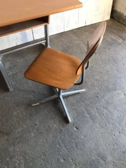 Ensemble bureau et chaise d'école Embru 1960s en bois marron et métal gris — set de 2